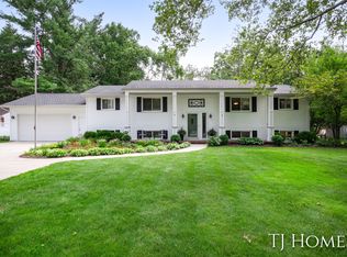 1008 Collindale Ave NW, Grand Rapids, MI 49504