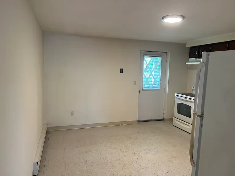 Holly Brook Apartments — Photo 18