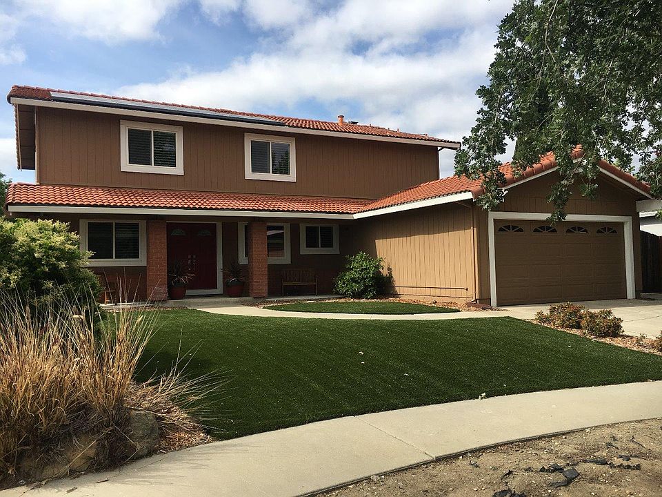 1st image of 135 Corkwood Ct