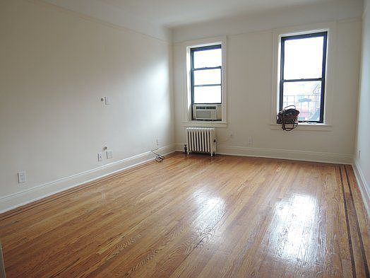 2nd image of 2424 42nd St #C2