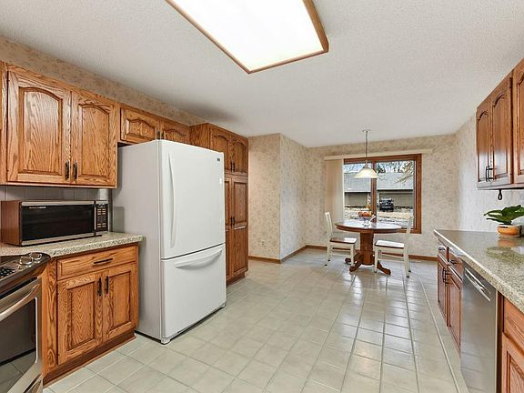 5th image of 4145 Upland Ln N
