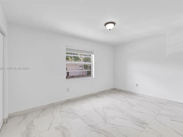 140 NW 14th Ave #9 — Photo 12