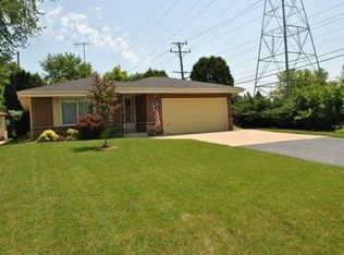 4050 S 92nd St, Greenfield, WI 53228