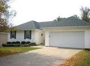 5749 S Pinehurst Ave, Springfield, MO 65810