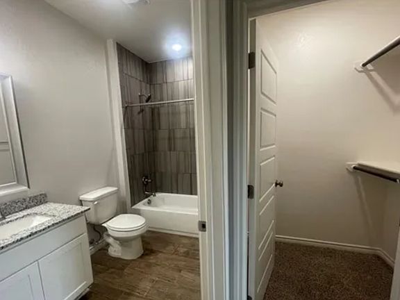 3rd image of 6110 Salerno St