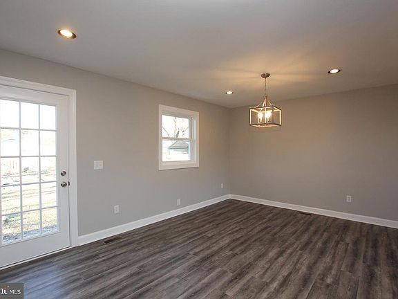 4th image of 21077 Mayhew Dr