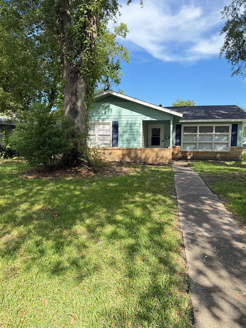 4 bed, 2000 sqft, $3,250 — Photo 1