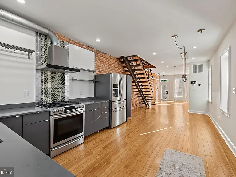 412 E Lanvale St — Photo 10