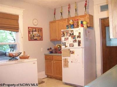 5th image of 387 Dille St
