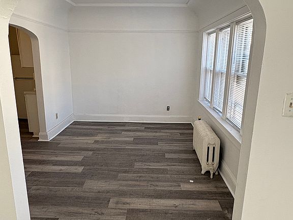 5th image of 4010 N Oakland Ave #4014B