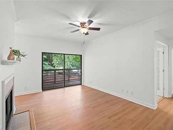 4th image of 310 Meadows Cir