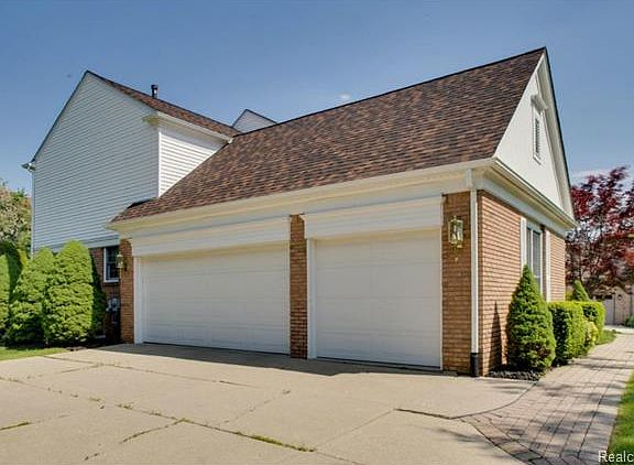 3 Car Garage