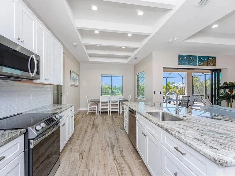 212 Rotonda Blvd E — Photo 10