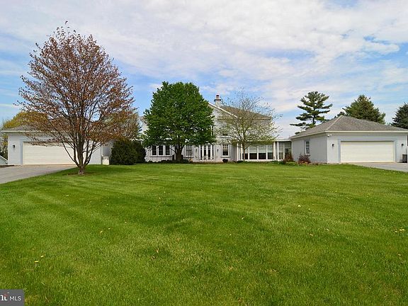 2nd image of 8 Palatine Pl