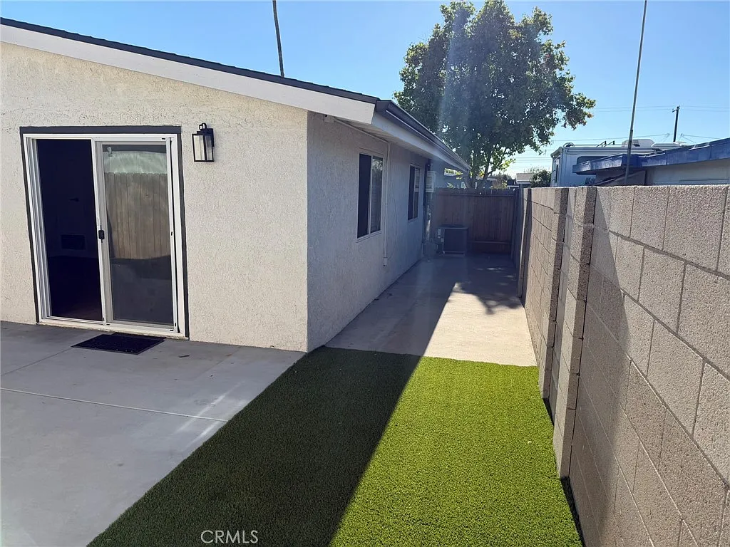 3 bed, 1200 sqft, $3,850 — Photo 3
