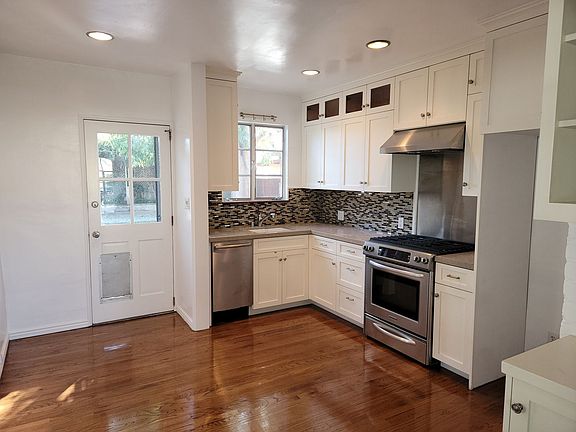 5th image of 12820 Admiral Ave