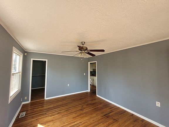 3rd image of 713 Palm Dr