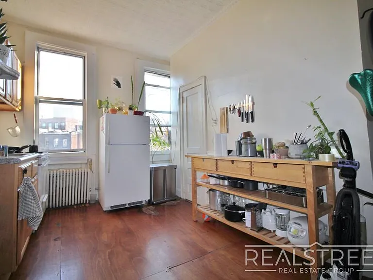 1154 Myrtle Ave #3R — Photo 4