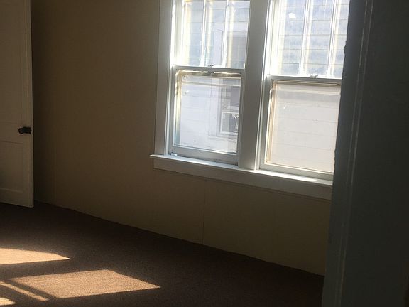 4th image of 321 Dartmouth Ave