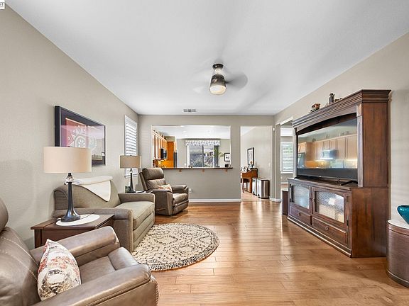 3rd image of 7417 Chatsworth Cir