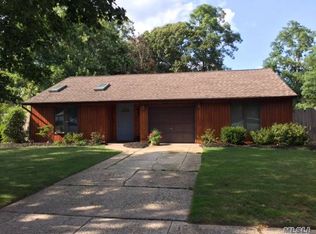 35 Executive Rd, Selden, NY 11784