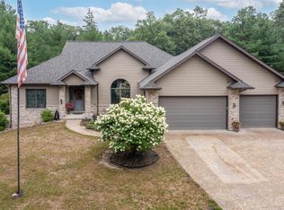 W13424 Burr Oak Ct, Coloma, WI 54930