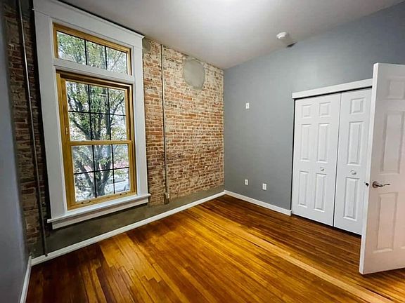 4th image of 702 Lincolnway Suite 1