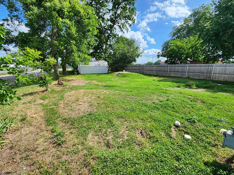 127 E 3rd St — Photo 5