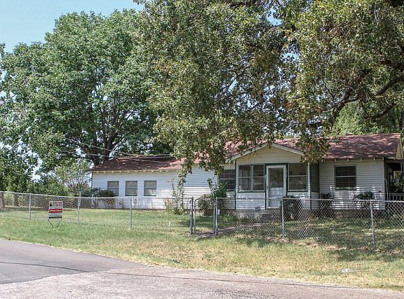 2nd image of 1418 Oak Shore Dr