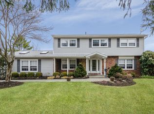 3 Townsend Dr, Syosset, NY 11791