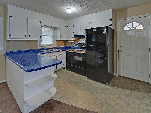 5th image of 926 Skyline Dr