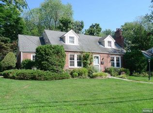 207 Cumley Ter, Leonia, NJ 07605