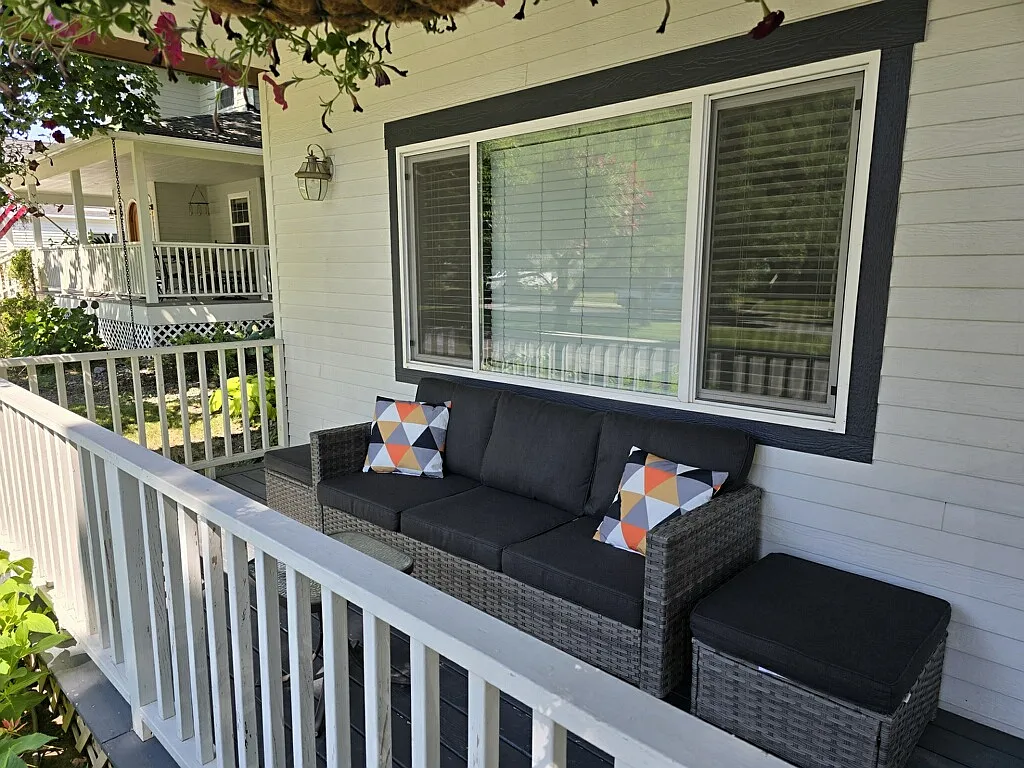 720 N Government Way — Photo 2