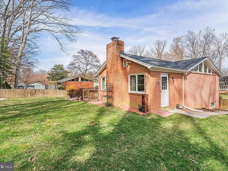 8651 Cromwell Dr — Photo 48