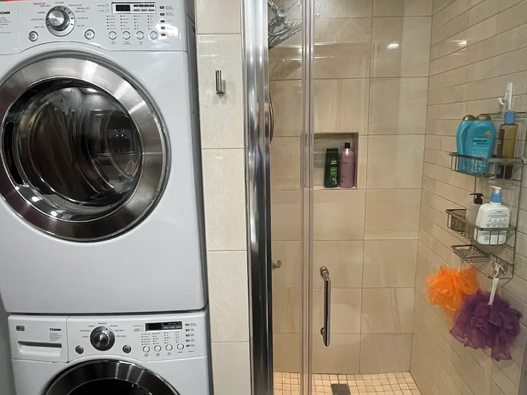 Master bathroom - in-unit W/D