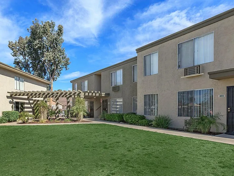 Spacious 2 Bedroom Apartments at The Courtyards in El Cajon — Photo 4