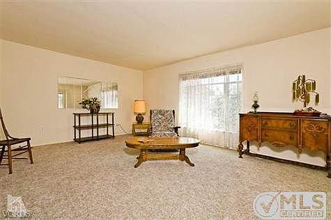 Spacious, light and bright living room with access to patio and backyard