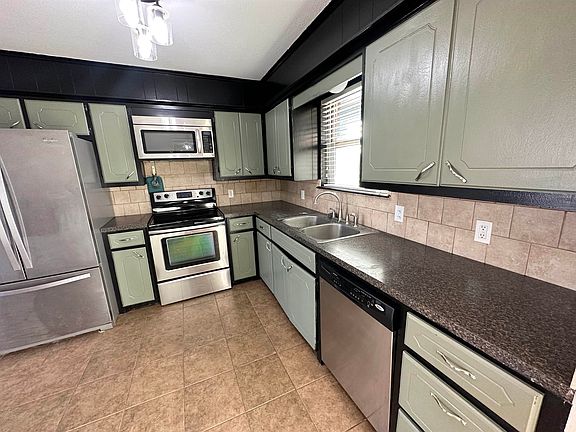 5th image of 742 Cynthia Dr