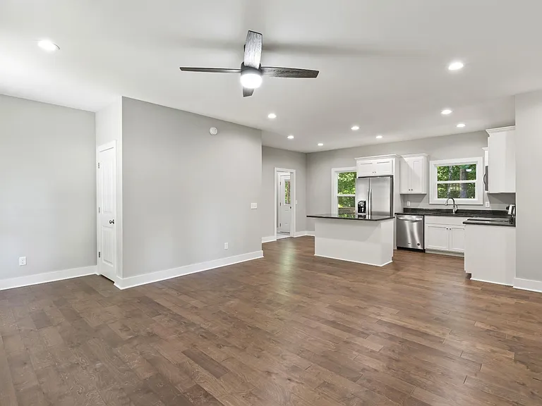 537 Lewis Ln — Photo 10