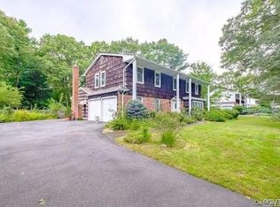 160 Main Ave, Lake Grove, NY 11755