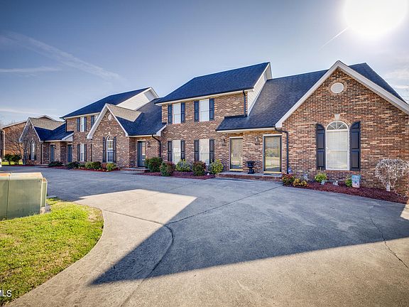 2nd image of 1725 Blakewood Ct #1725