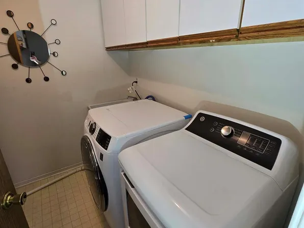 29564 Clarita St, Livonia, MI 48152