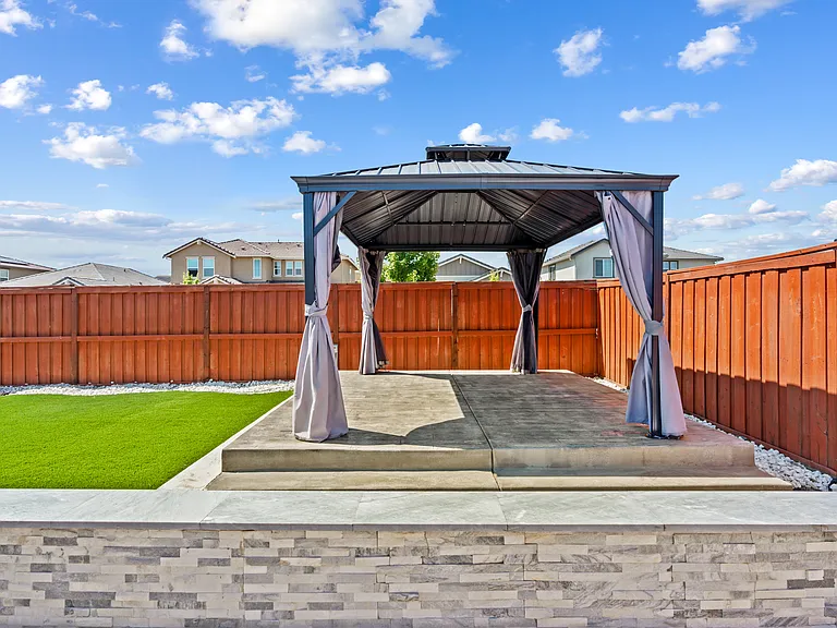 933 Tern Dr — Photo 2
