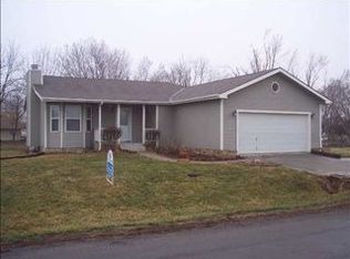 204 Sunset Ln, Maple Hill, KS 66507