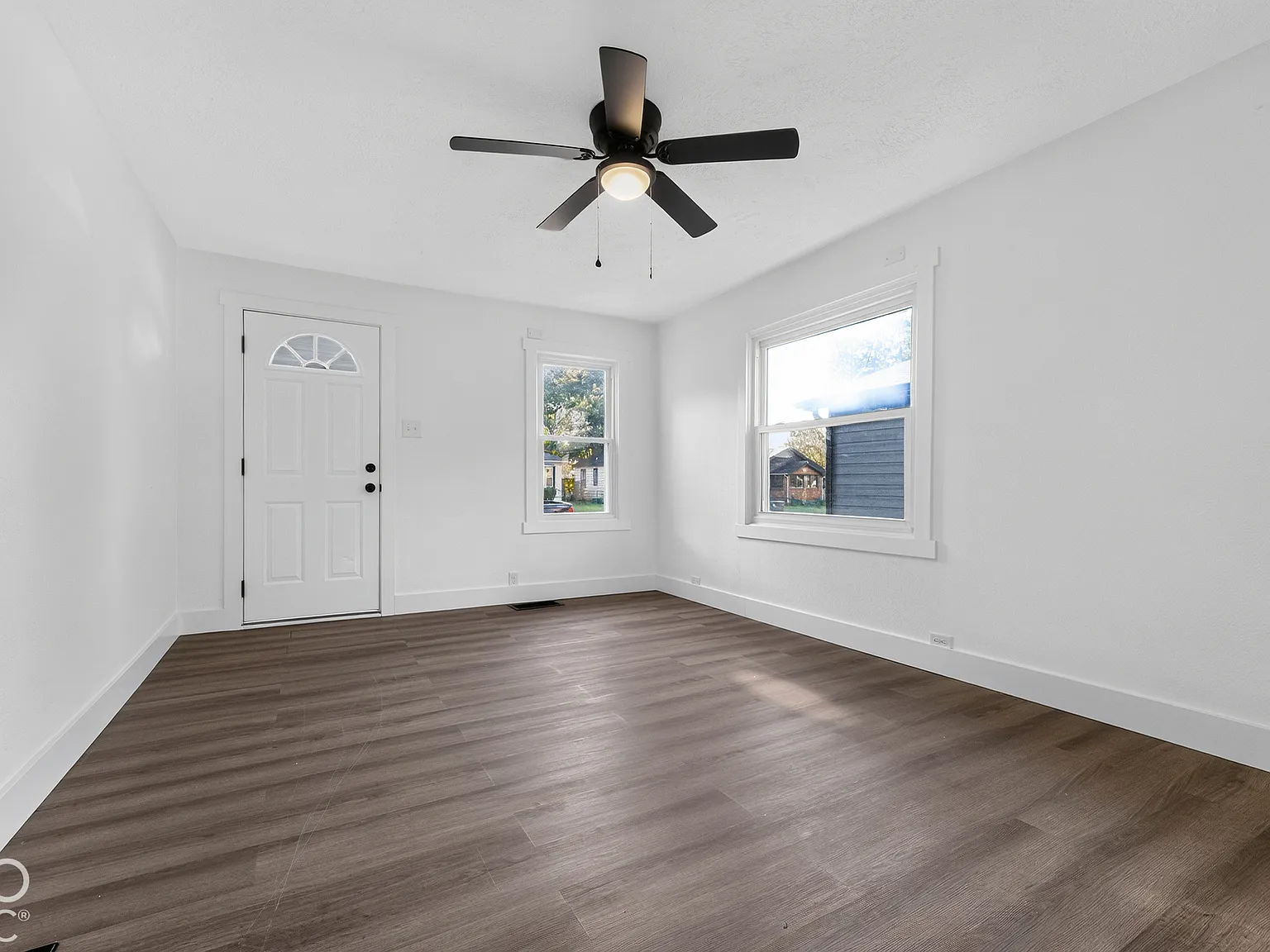 2 bed, 3.0 bath, 1728 sqft, $1,900 — Photo 2