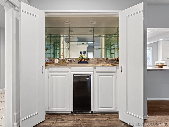 4th image of 58 Overland Rte