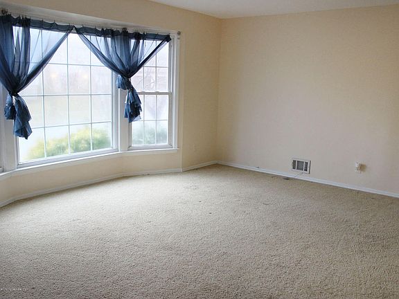 4th image of 216 Wieland Ave