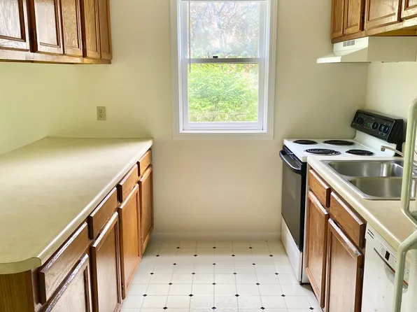 25 Baycrest Dr APT 601, South Burlington, VT 05403
