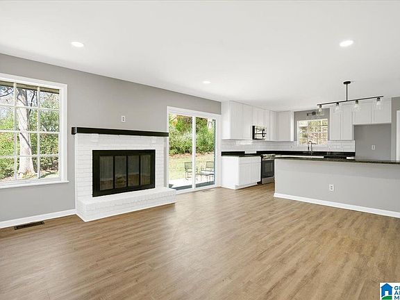3rd image of 718 Cherry Hill Dr