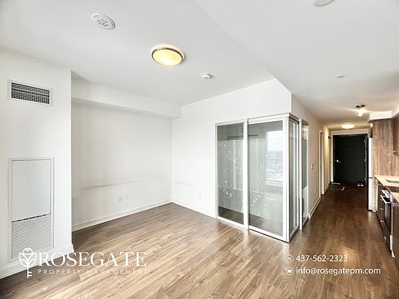 4th image of 15 Wellington St S #2105